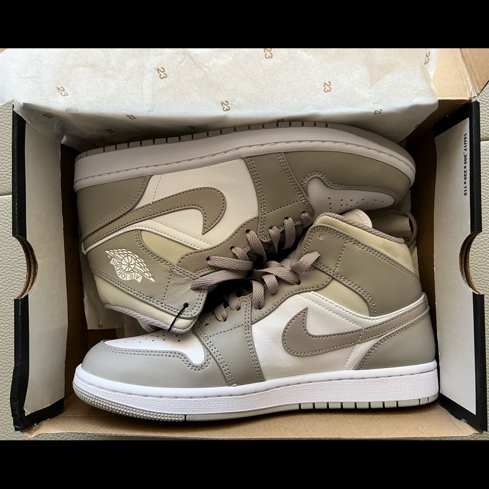 Jordan 1 Mid College Grey